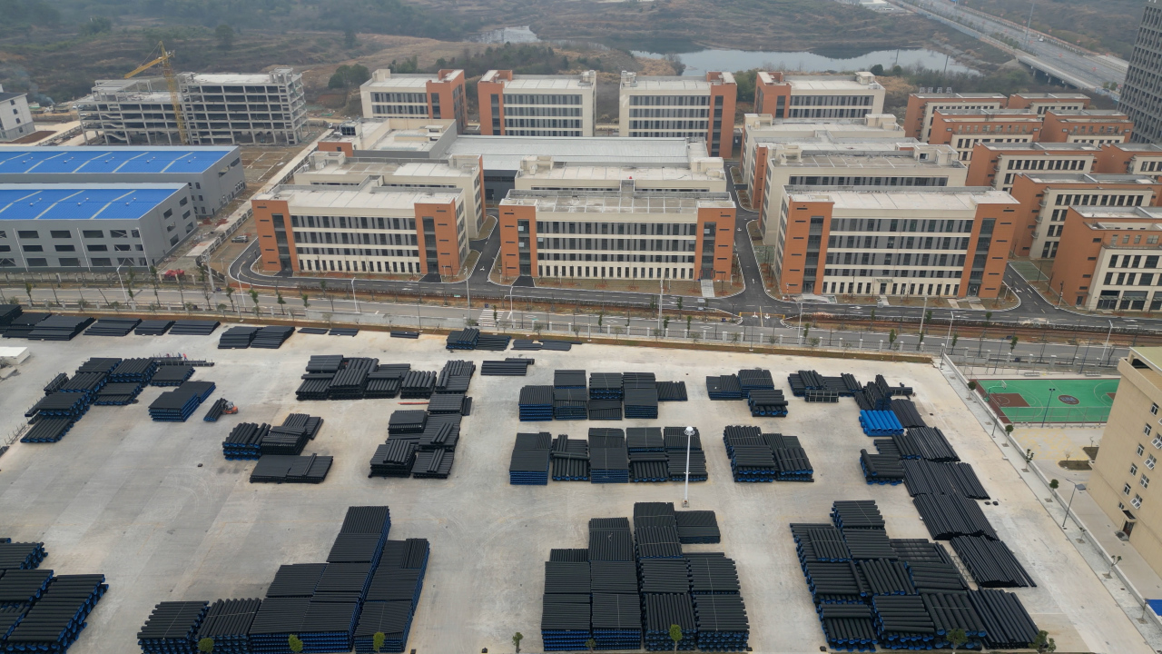 PE 拖拉管顶管施工泥浆输送系统：管道布置、压力控制